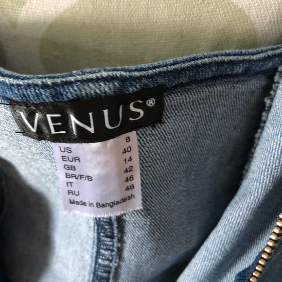 Venus zip up jumper. Ties at the neck. Super stretchy! Super sexy - Picture 4 of 5